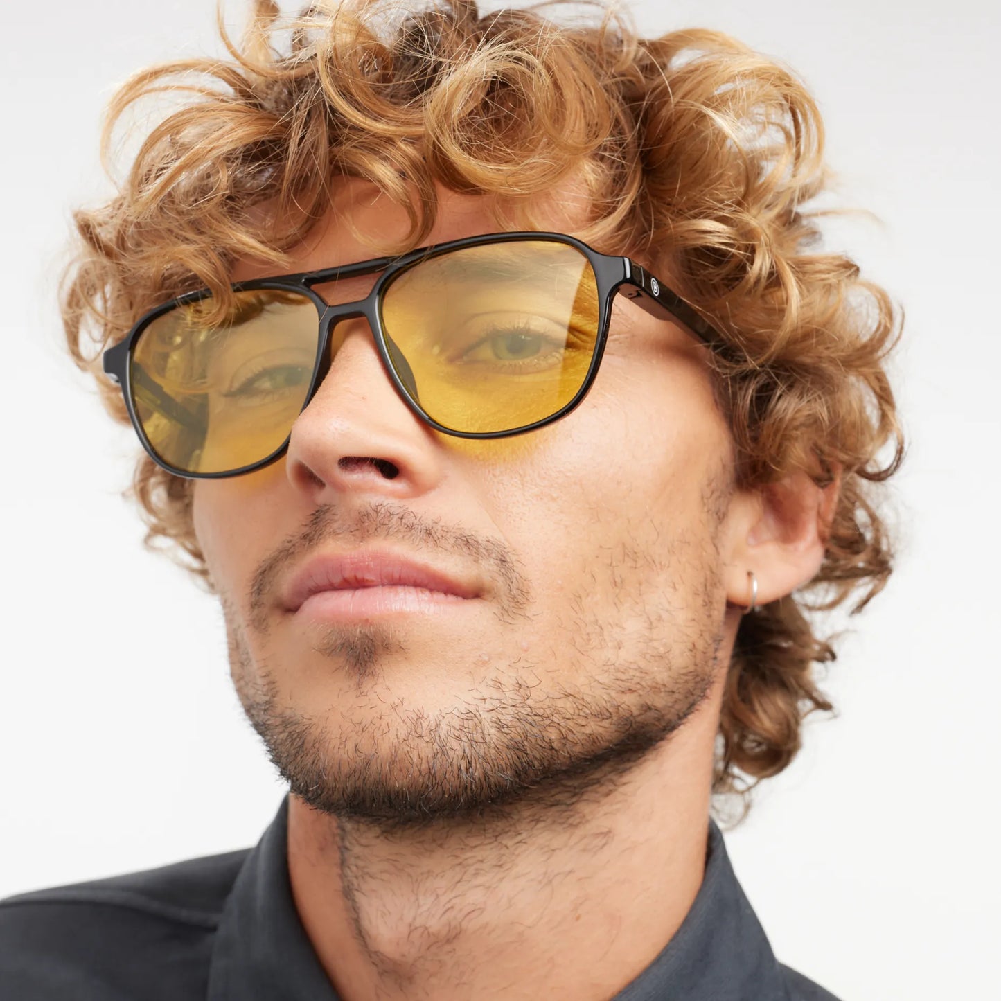 Brad Glossy Amber - Black Noir