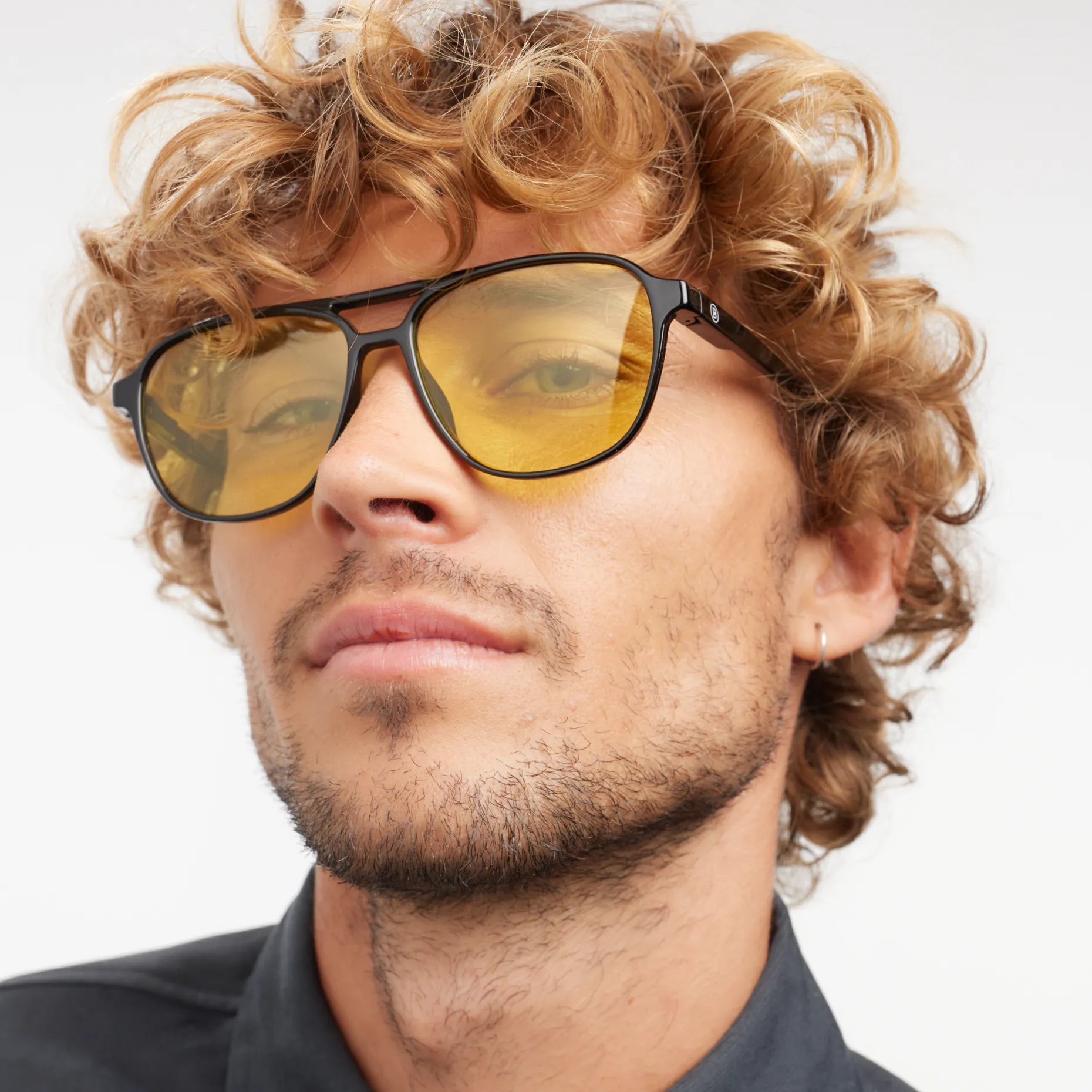 Brad Glossy Amber - Black Noir